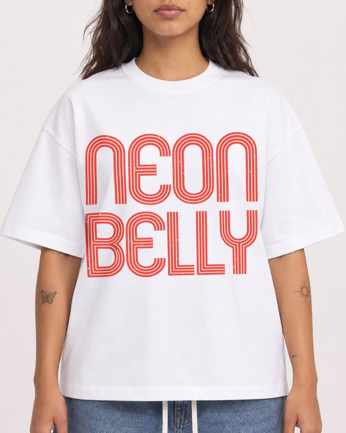 Mockup Boxy Heavyweight Tee White female close-up 06