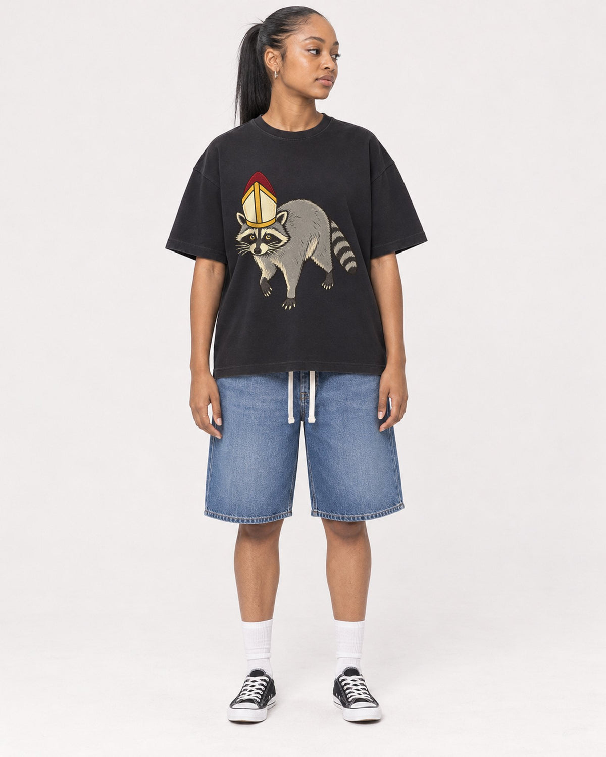 Mockup Boxy Heavyweight Tee Black female full-body 25