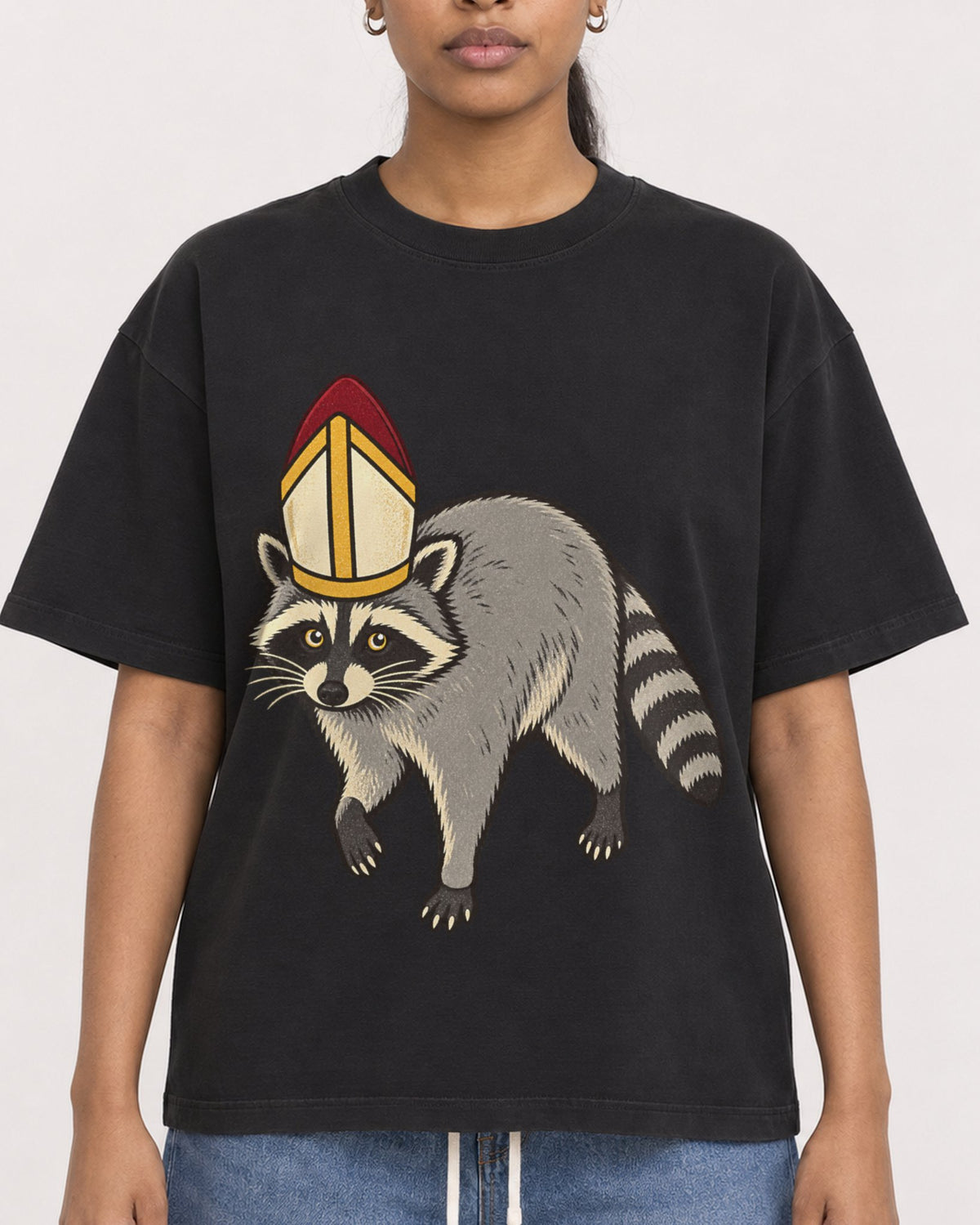Mockup Boxy Heavyweight Tee Black female close-up 25