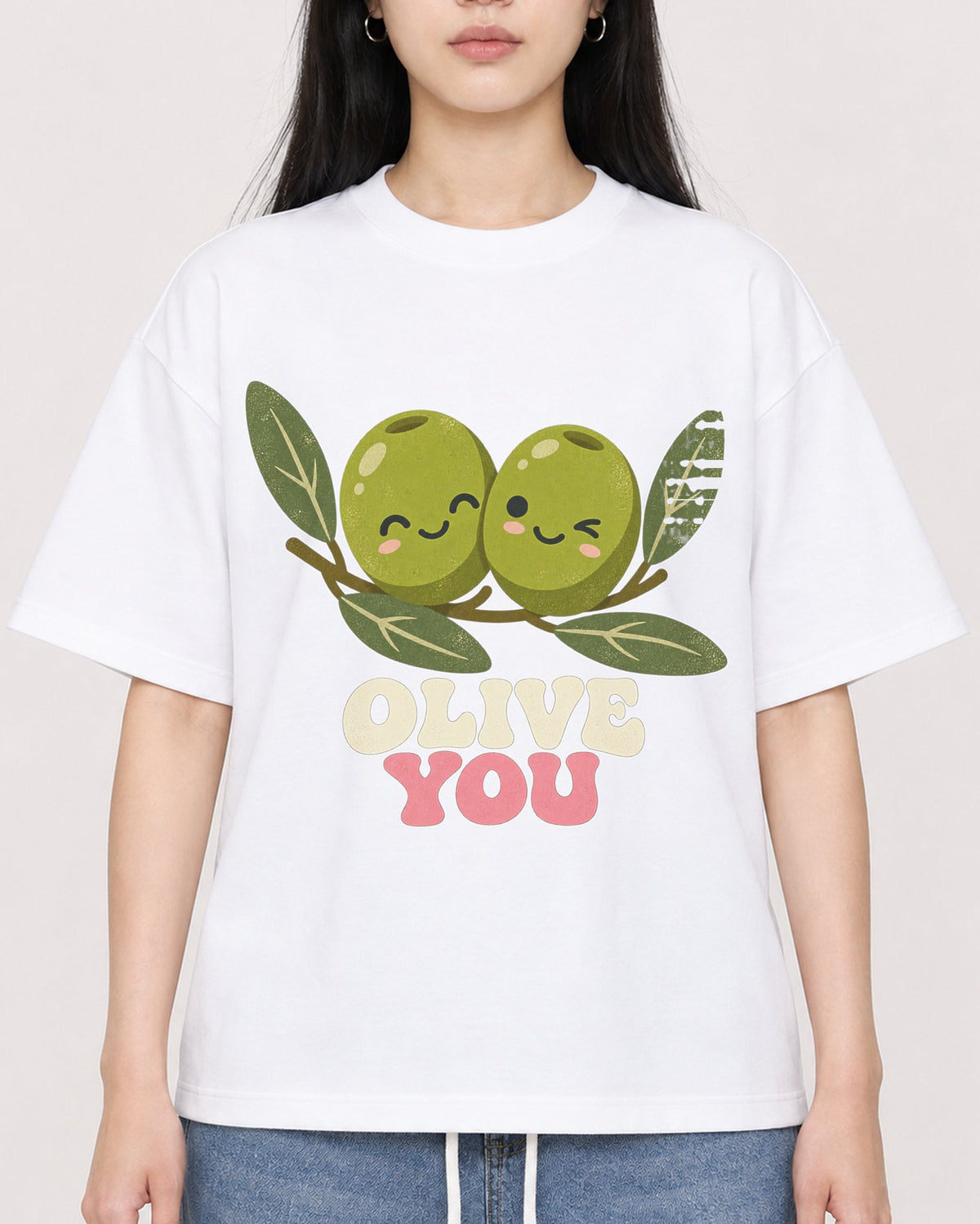 Mockup Boxy Heavyweight Tee White female close-up 01