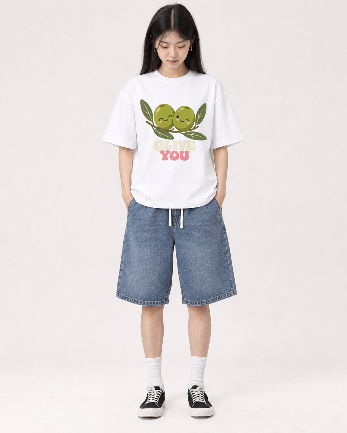 Mockup Boxy Heavyweight Tee White female full-body 01