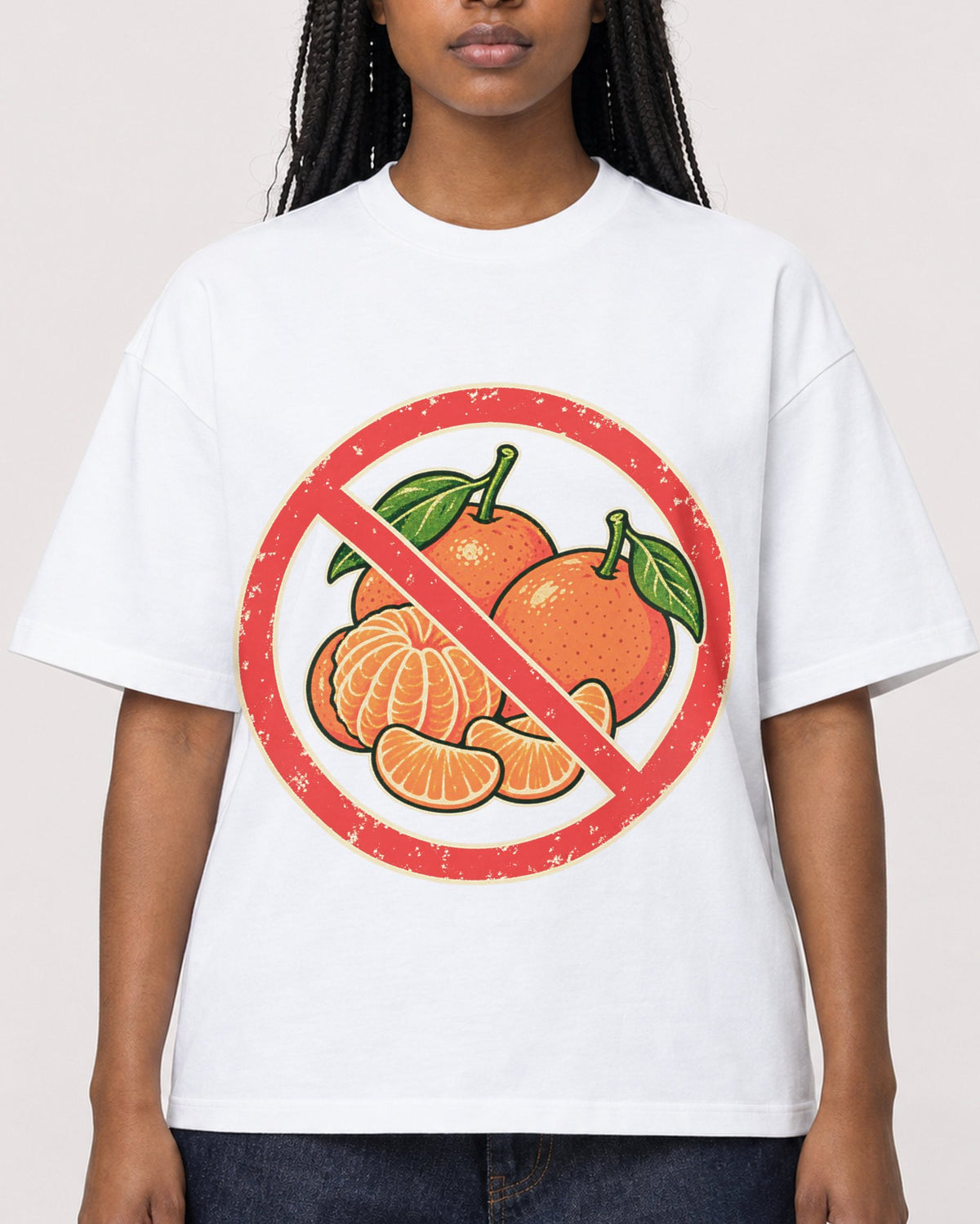 Mockup Boxy Heavyweight Tee White female close-up 04