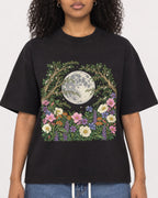 Mockup Boxy Heavyweight Tee Black female close-up 05