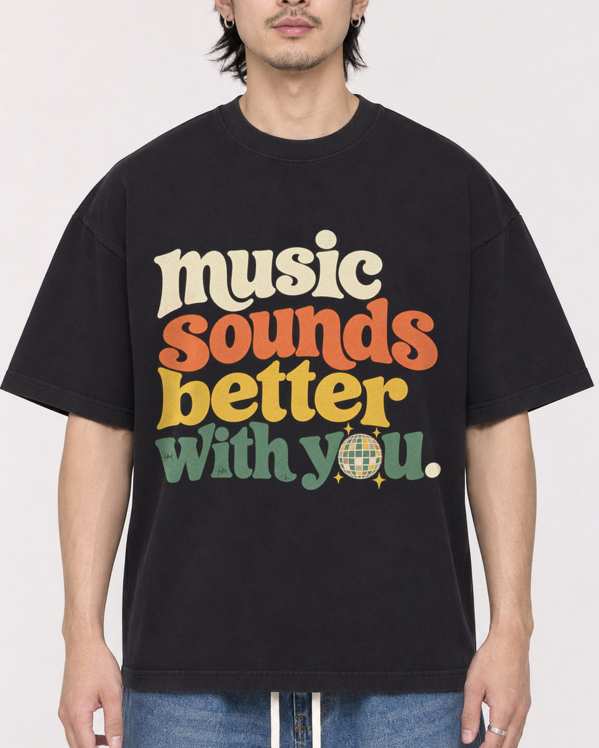Mockup Boxy Heavyweight Tee Black male close-up 23