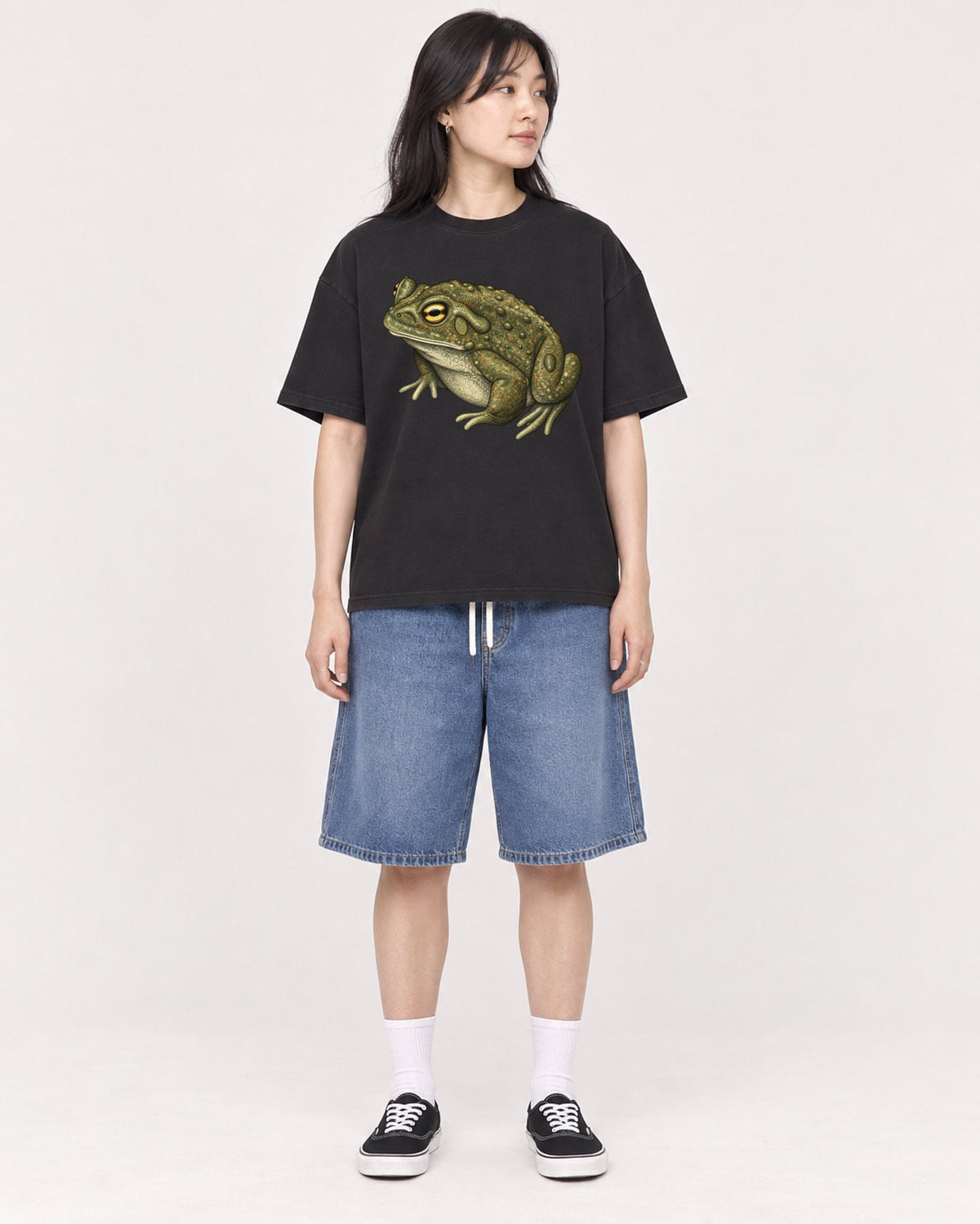 Mockup Boxy Heavyweight Tee Black female full-body 13