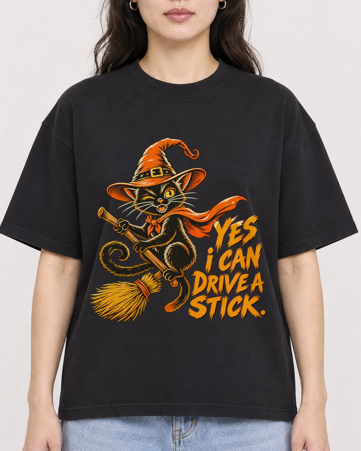 Mockup Boxy Heavyweight Tee Black female close-up 03