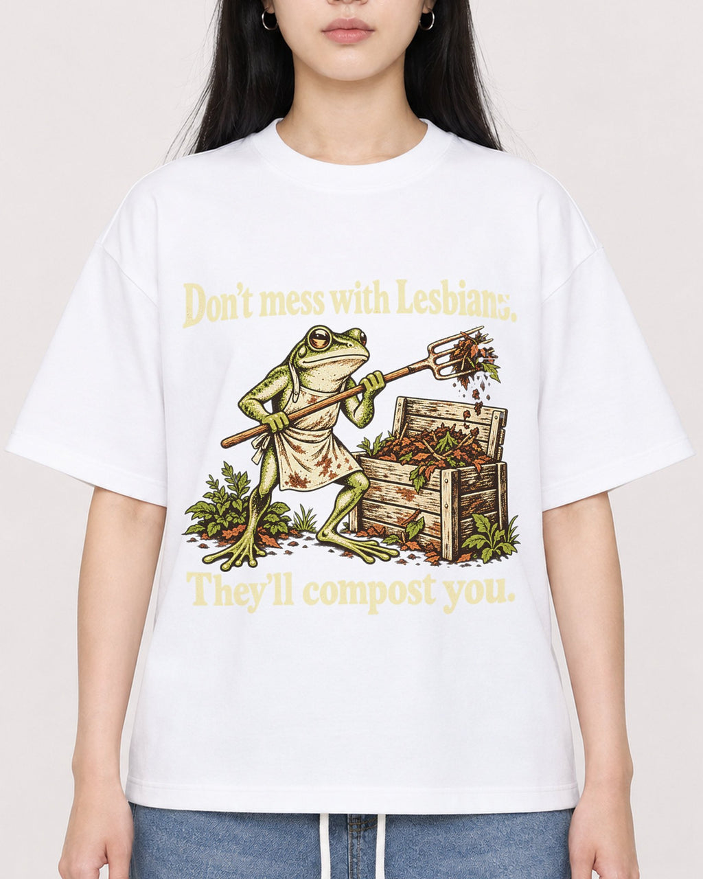 Mockup Boxy Heavyweight Tee White female close-up 01