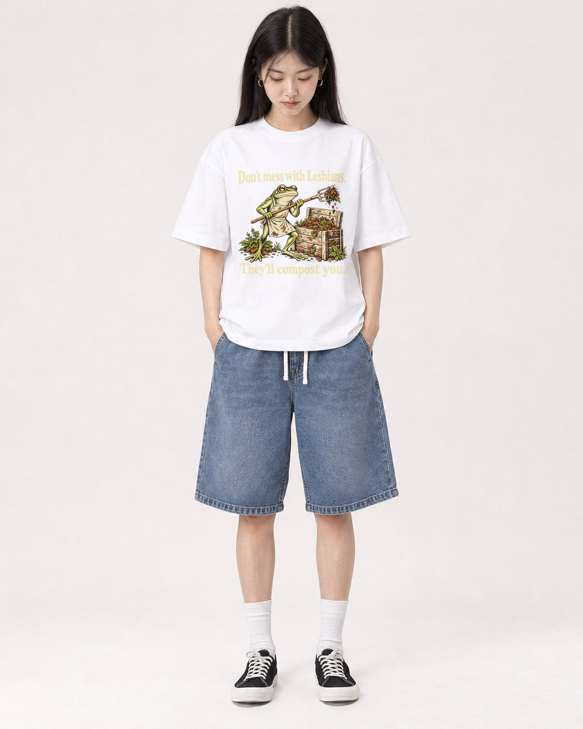 Mockup Boxy Heavyweight Tee White female full-body 01