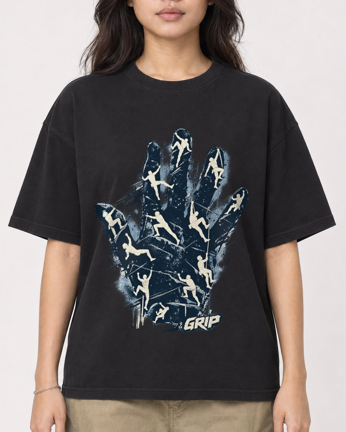 Mockup Boxy Heavyweight Tee Black female close-up 02