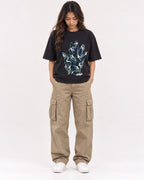 Mockup Boxy Heavyweight Tee Black female full-body 02