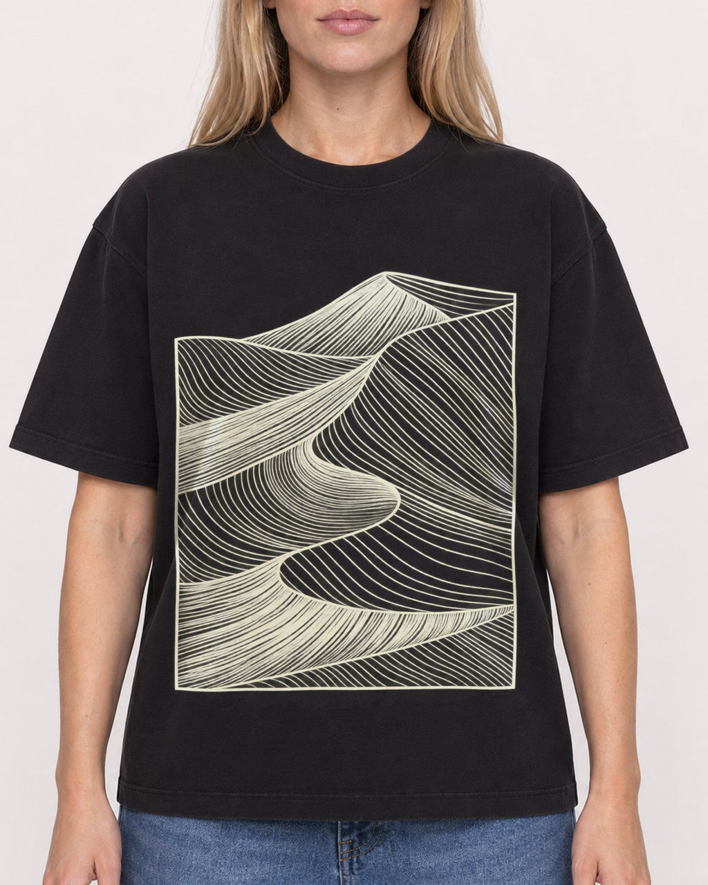 Mockup Boxy Heavyweight Tee Black female close-up 08