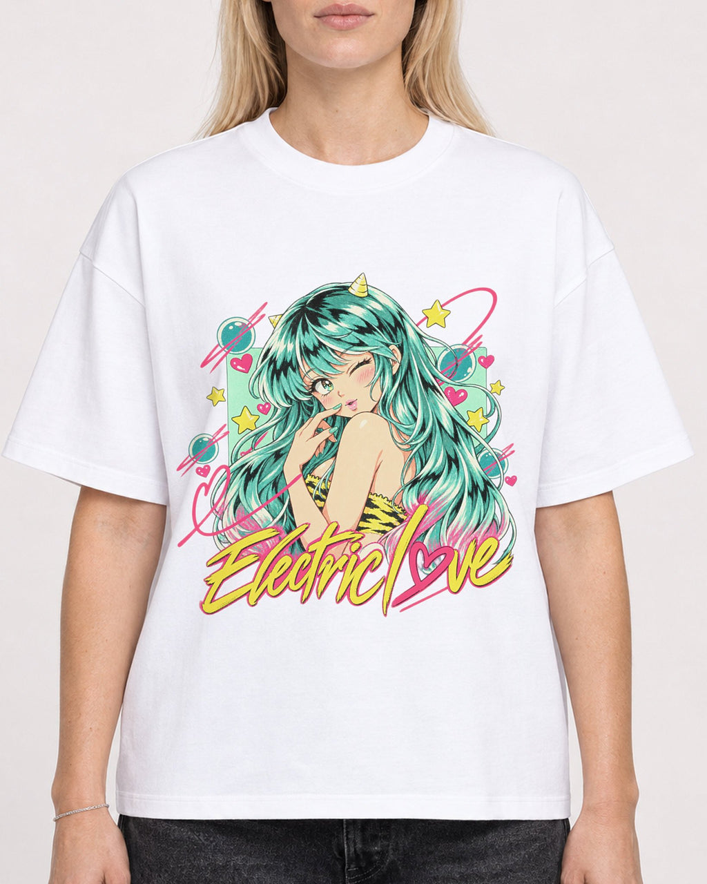 Mockup Boxy Heavyweight Tee White female close-up 08