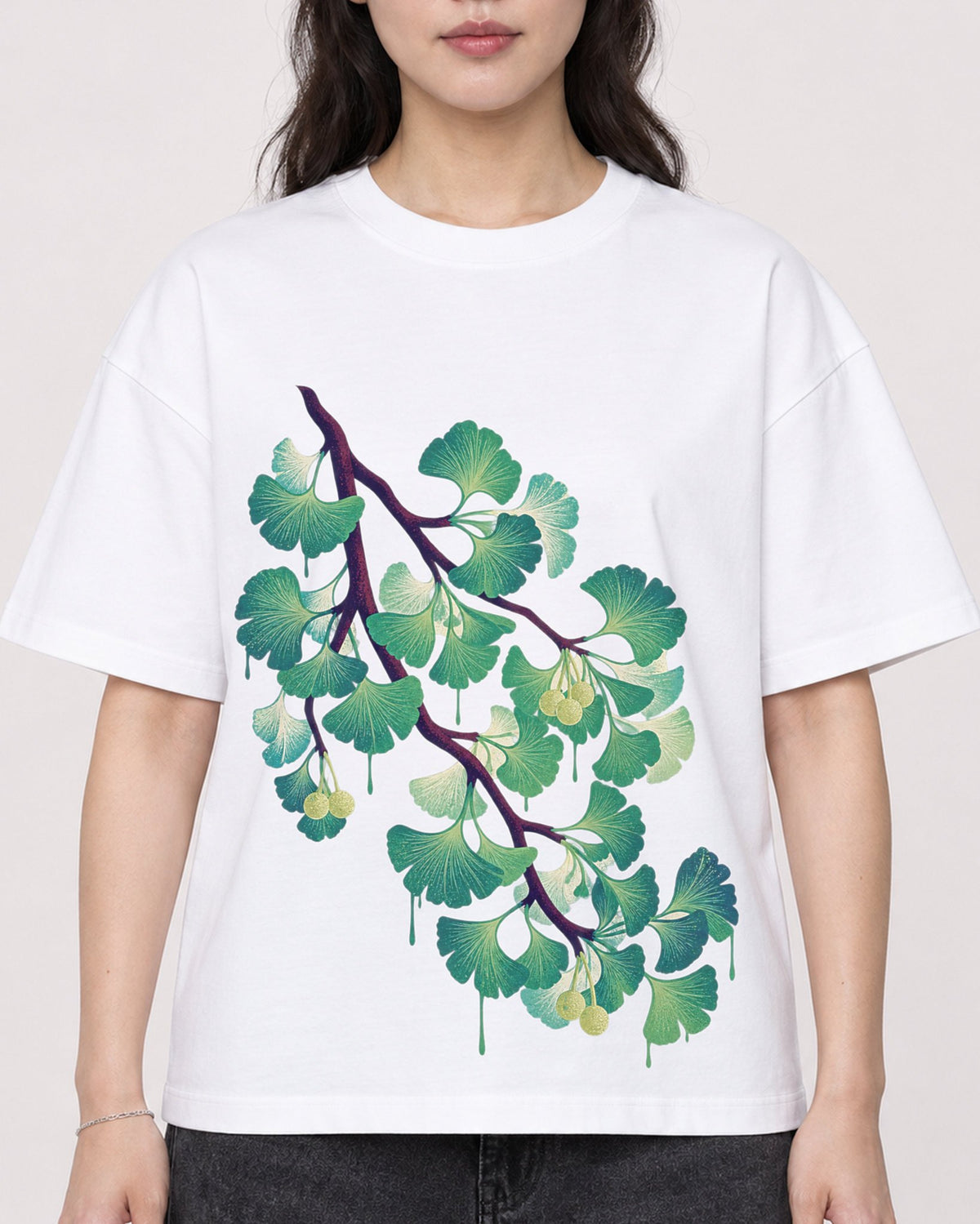 Mockup Boxy Heavyweight Tee White female close-up 03