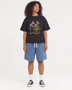 Mockup Boxy Heavyweight Tee Black female full-body 05
