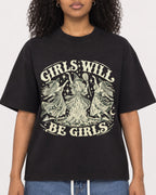 Mockup Boxy Heavyweight Tee Black female close-up 05