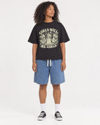 Mockup Boxy Heavyweight Tee Black female full-body 05