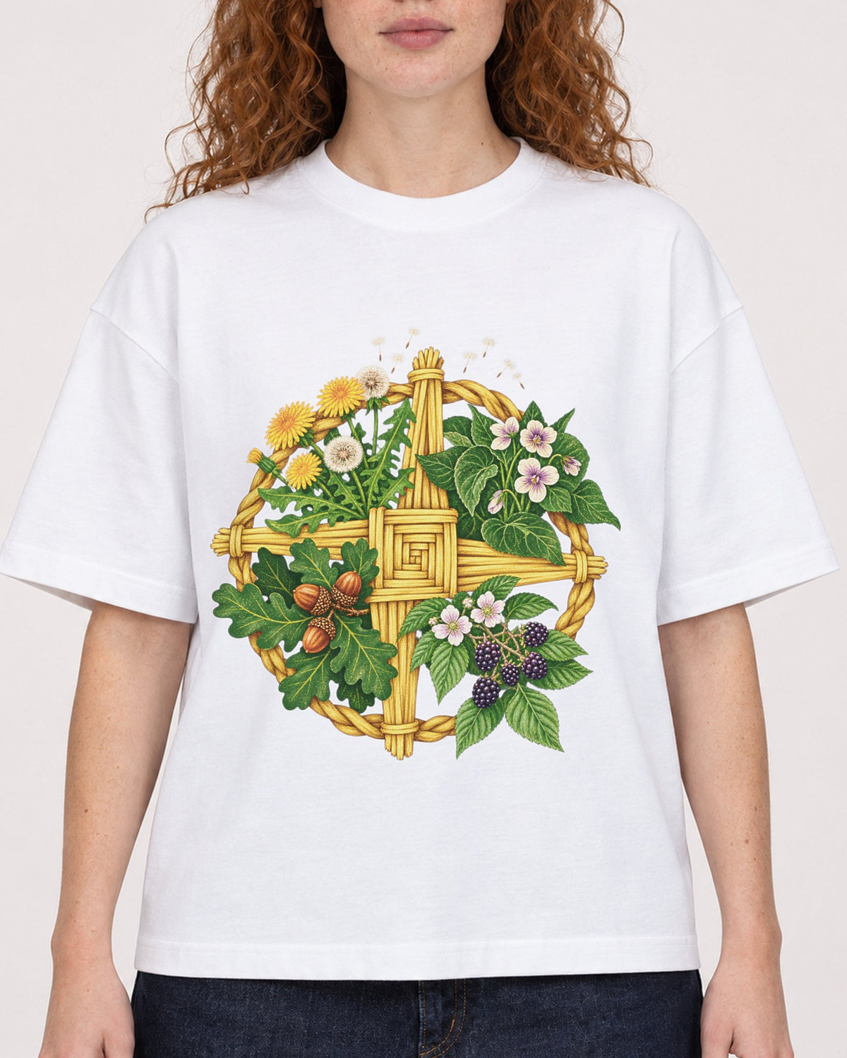 Mockup Boxy Heavyweight Tee White female close-up 09