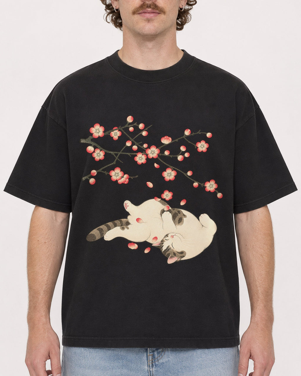Mockup Boxy Heavyweight Tee Black male close-up 09