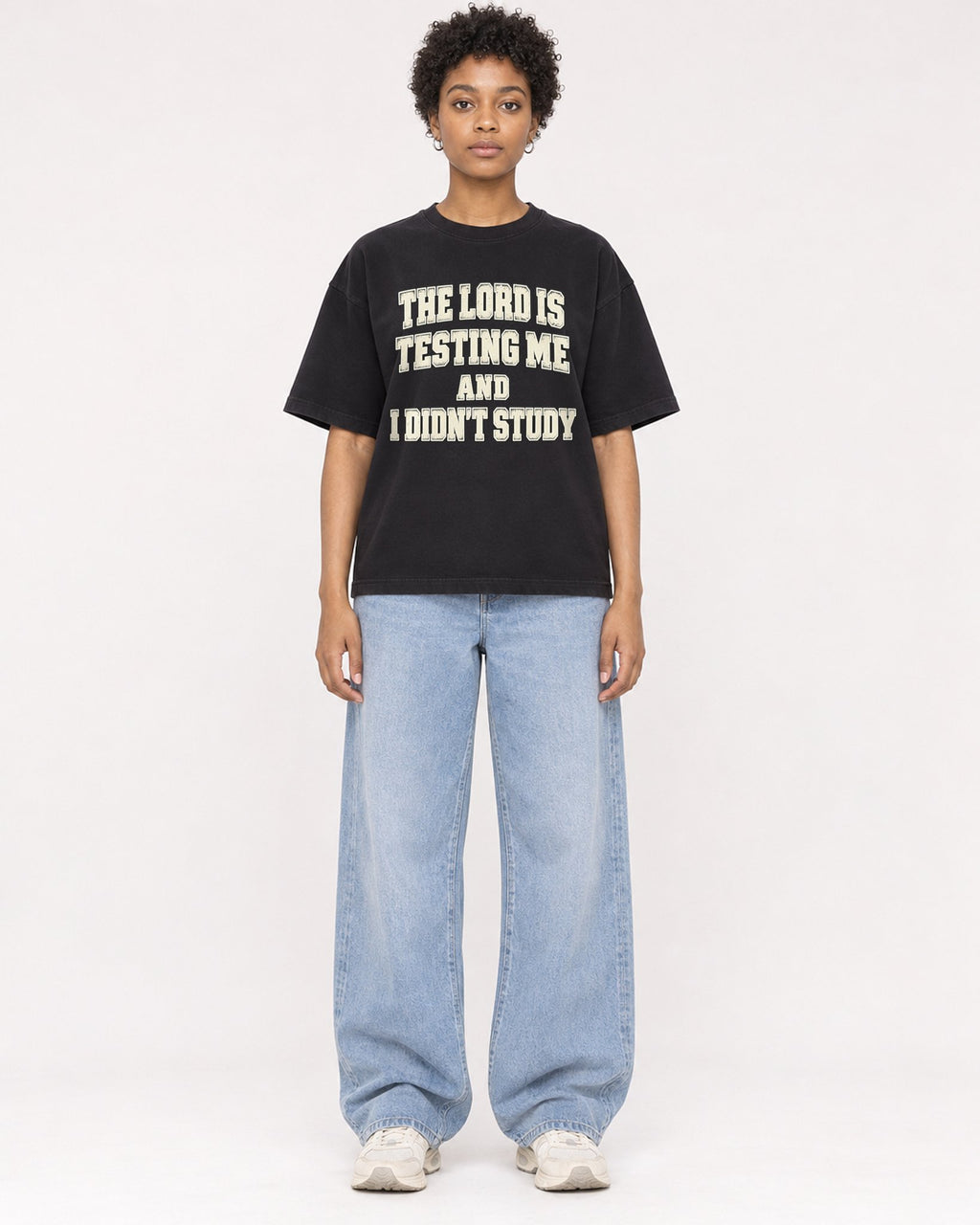 Mockup Boxy Heavyweight Tee Black female full-body 35