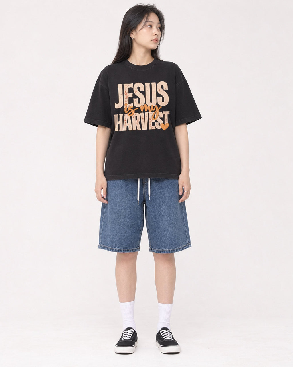 Mockup Boxy Heavyweight Tee Black female full-body 01
