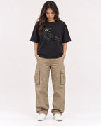 Mockup Boxy Heavyweight Tee Black female full-body 02