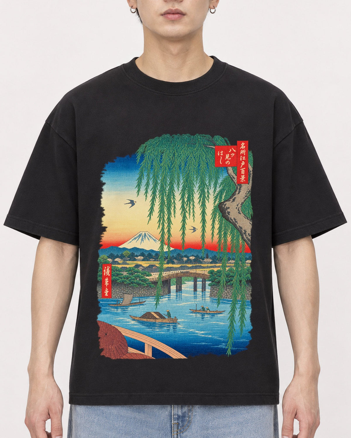 Mockup Boxy Heavyweight Tee Black male close-up 01
