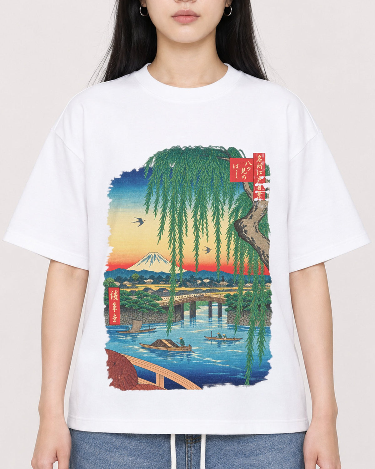 Mockup Boxy Heavyweight Tee White female close-up 01