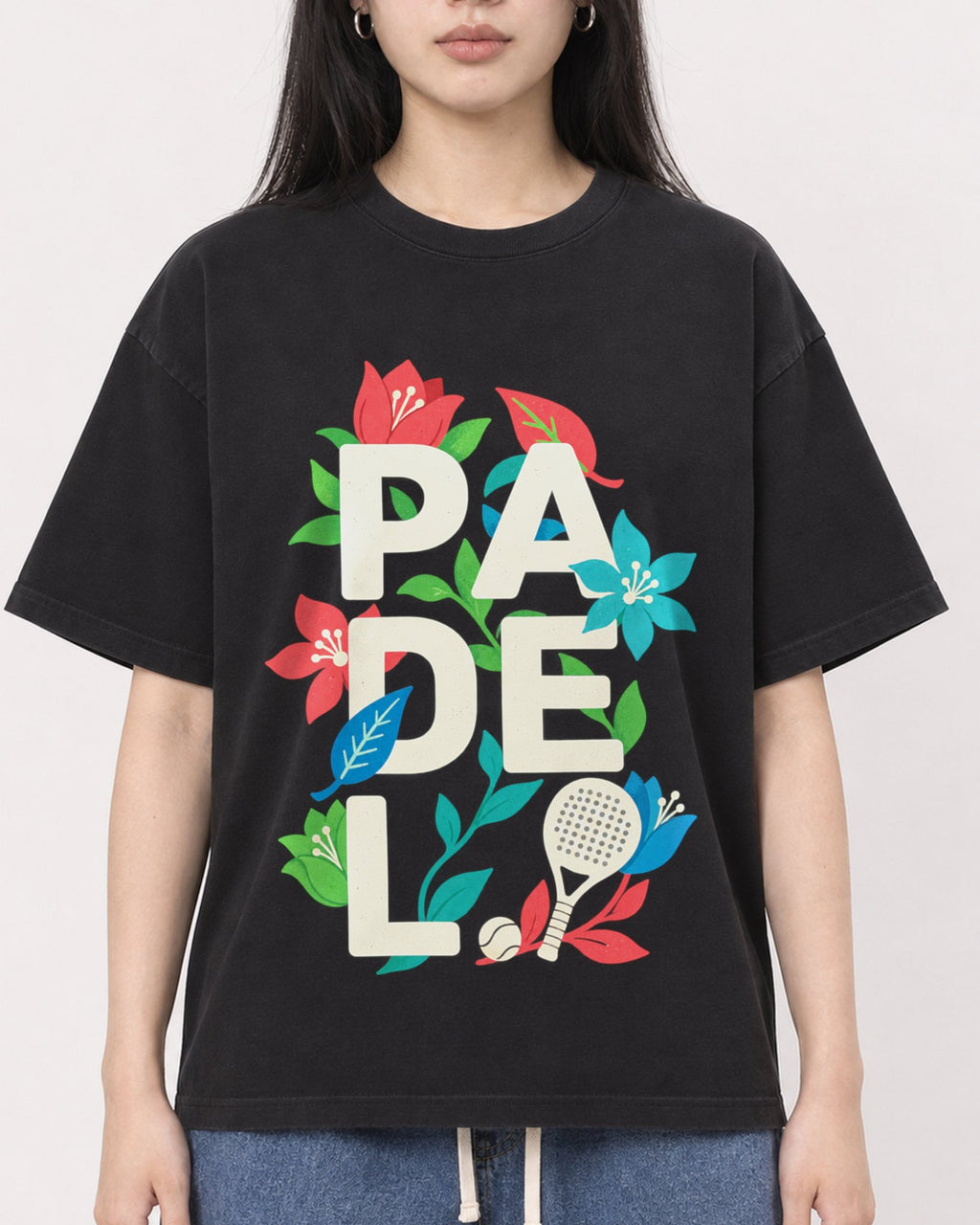 Mockup Boxy Heavyweight Tee Black female close-up 01