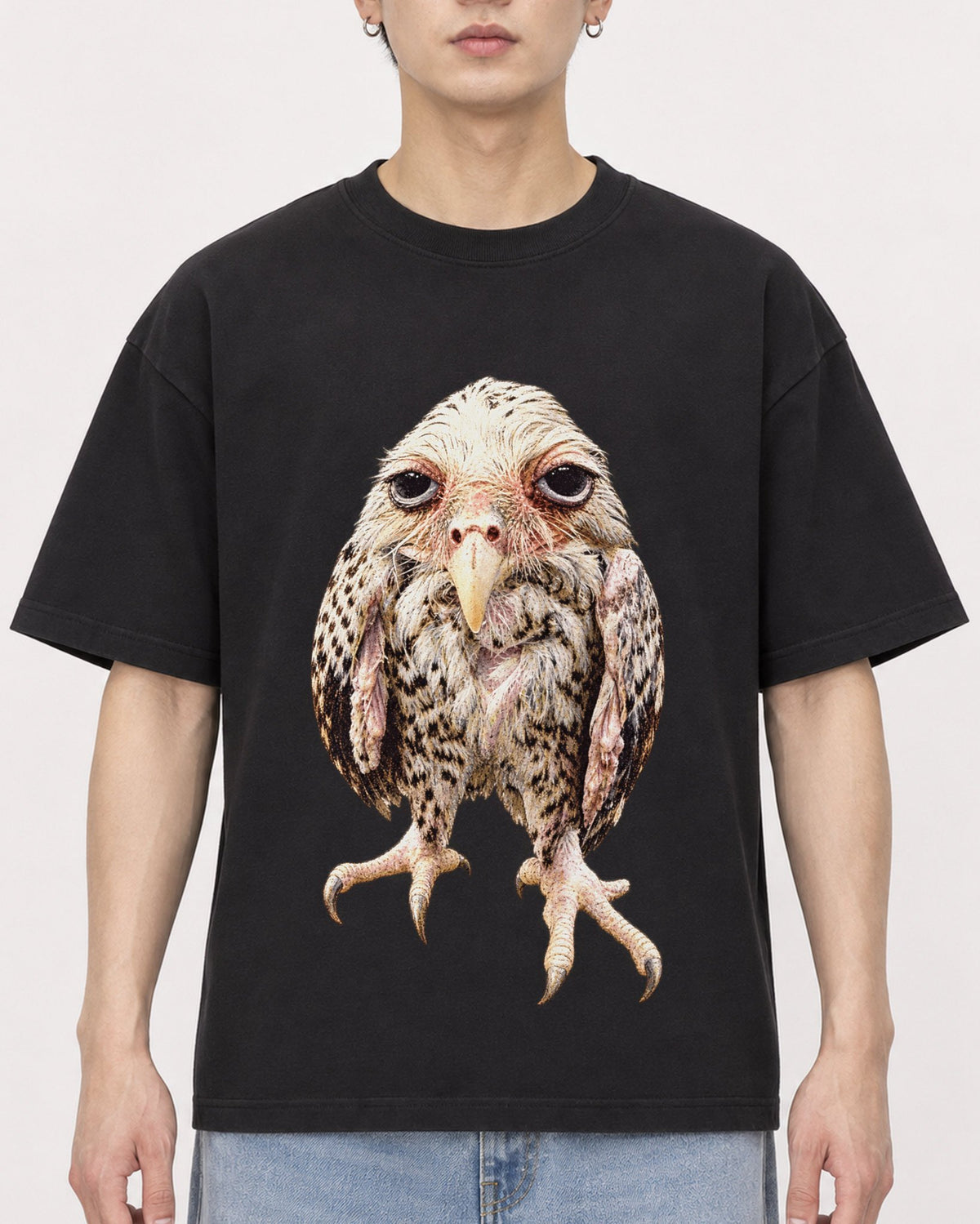 Mockup Boxy Heavyweight Tee Black male close-up 01