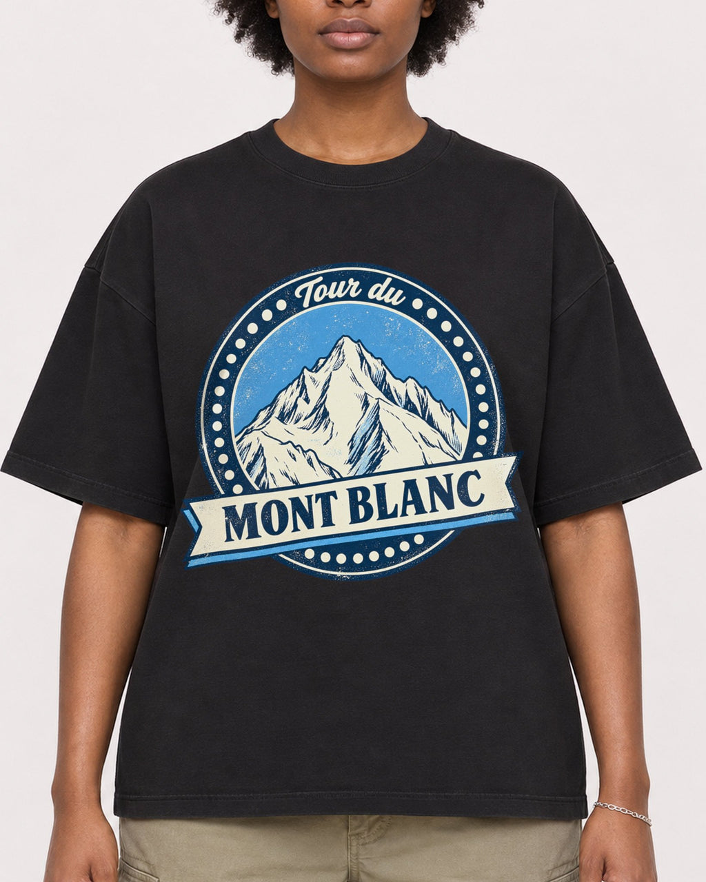 Mockup Boxy Heavyweight Tee Black female close-up 14