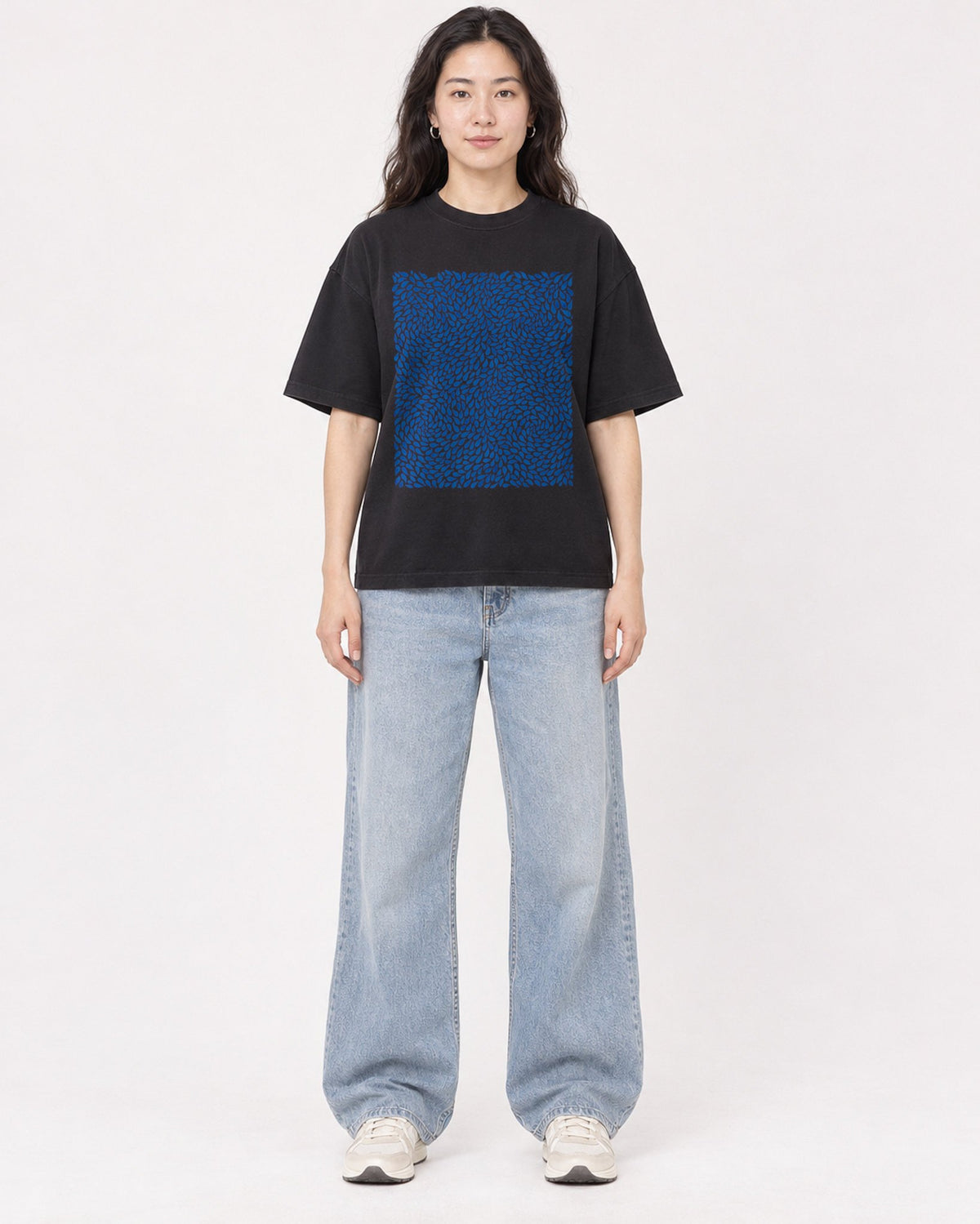 Mockup Boxy Heavyweight Tee Black female full-body 03