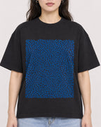 Mockup Boxy Heavyweight Tee Black female close-up 03