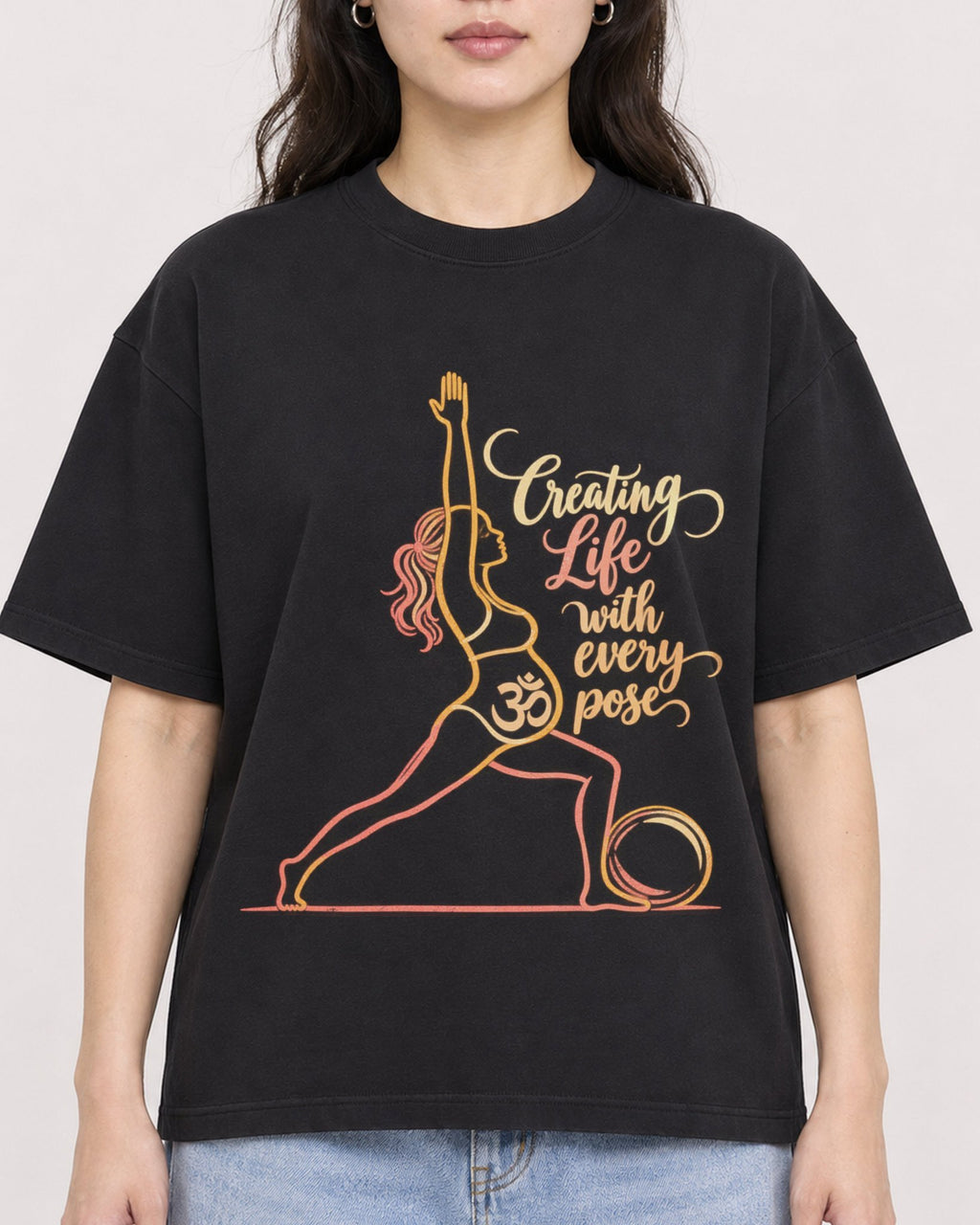 Mockup Boxy Heavyweight Tee Black female close-up 03