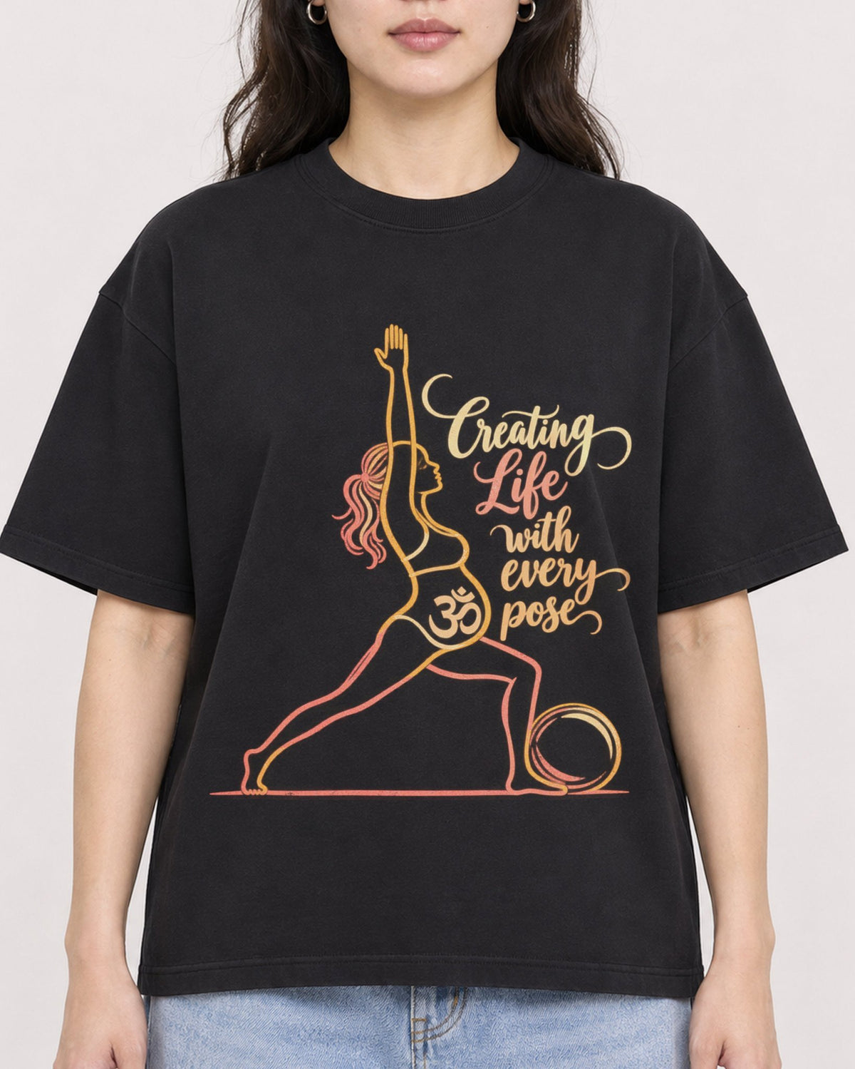 Mockup Boxy Heavyweight Tee Black female close-up 03
