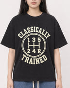 Mockup Boxy Heavyweight Tee Black female close-up 01