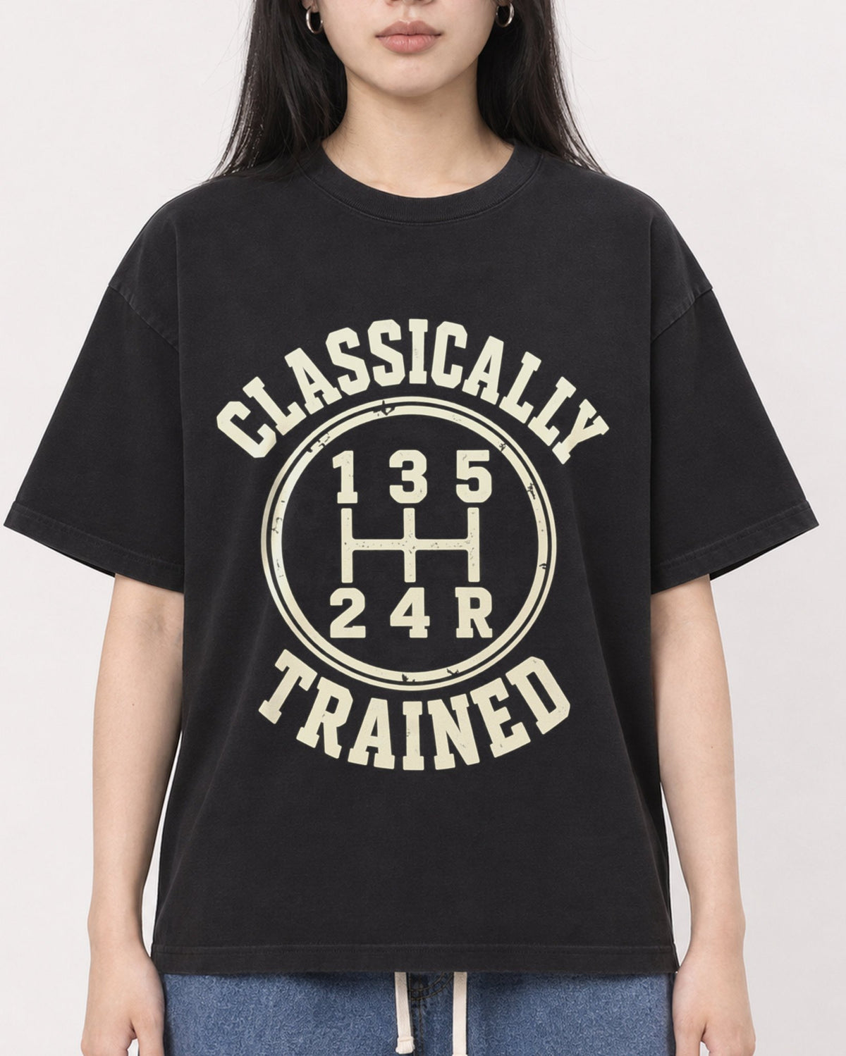 Mockup Boxy Heavyweight Tee Black female close-up 01