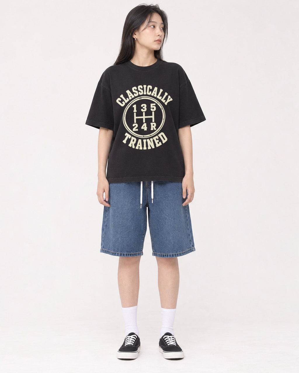 Mockup Boxy Heavyweight Tee Black female full-body 01