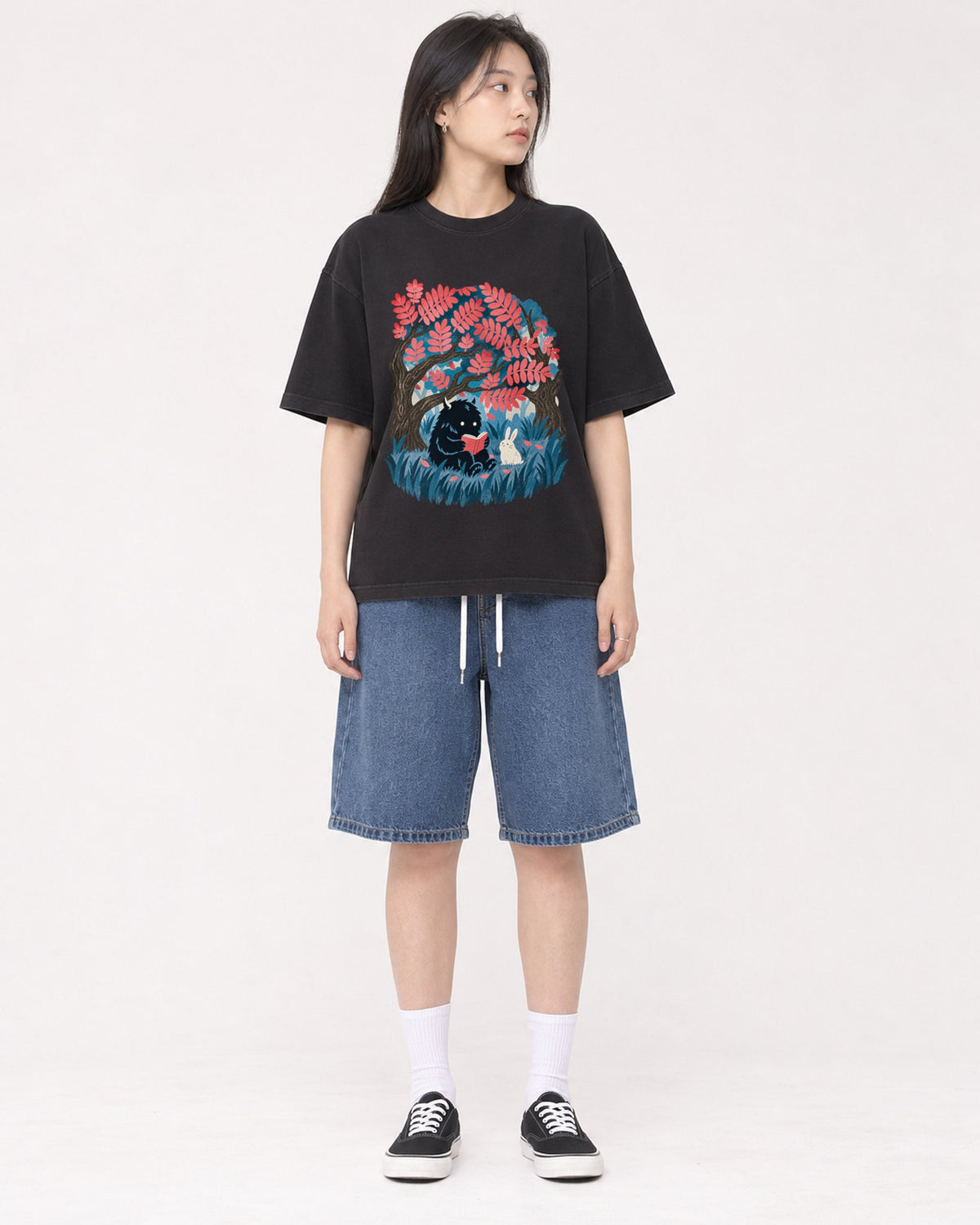 Mockup Boxy Heavyweight Tee Black female full-body 01
