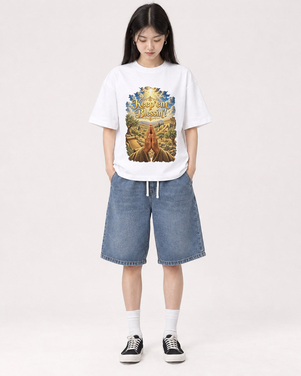Mockup Boxy Heavyweight Tee White female full-body 01