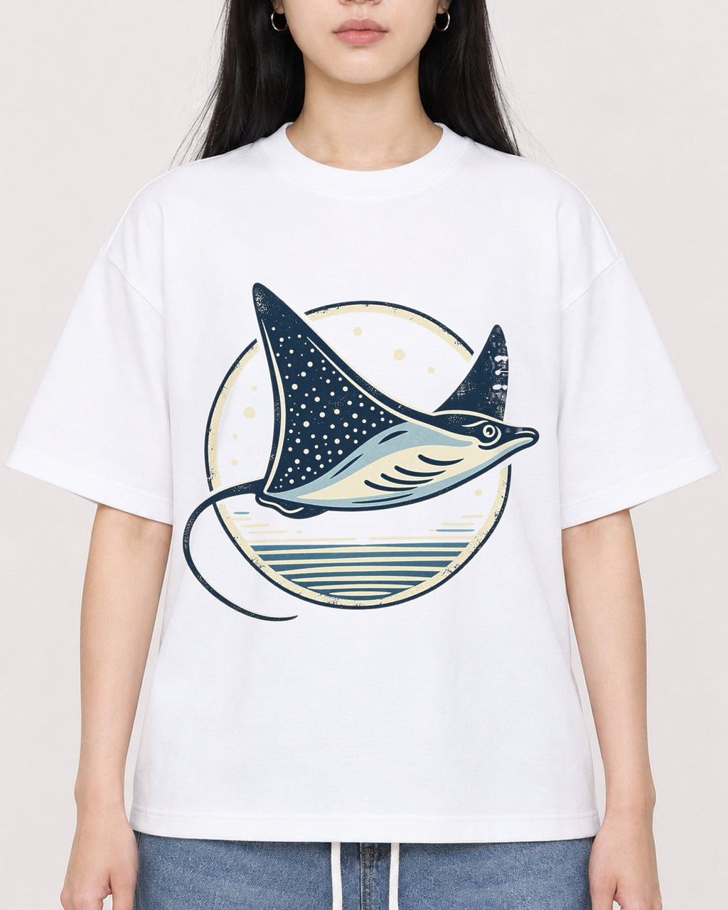 Mockup Boxy Heavyweight Tee White female close-up 01