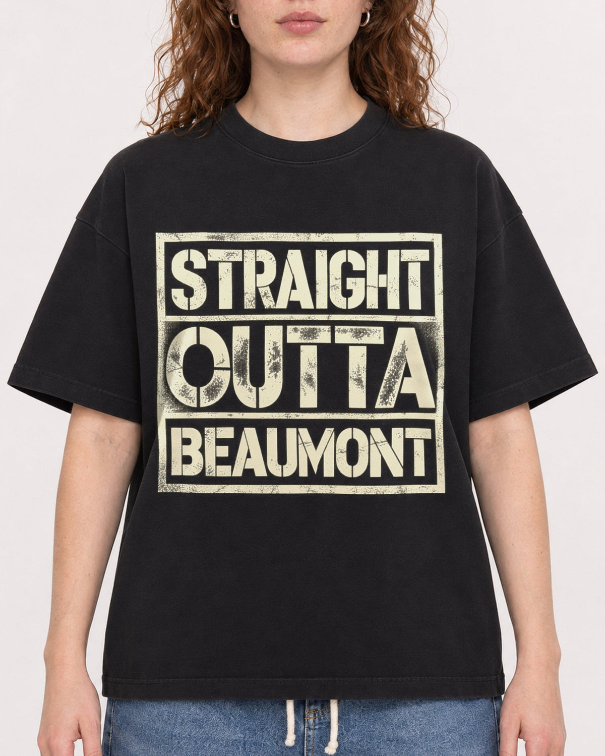 Mockup Boxy Heavyweight Tee Black female close-up 09