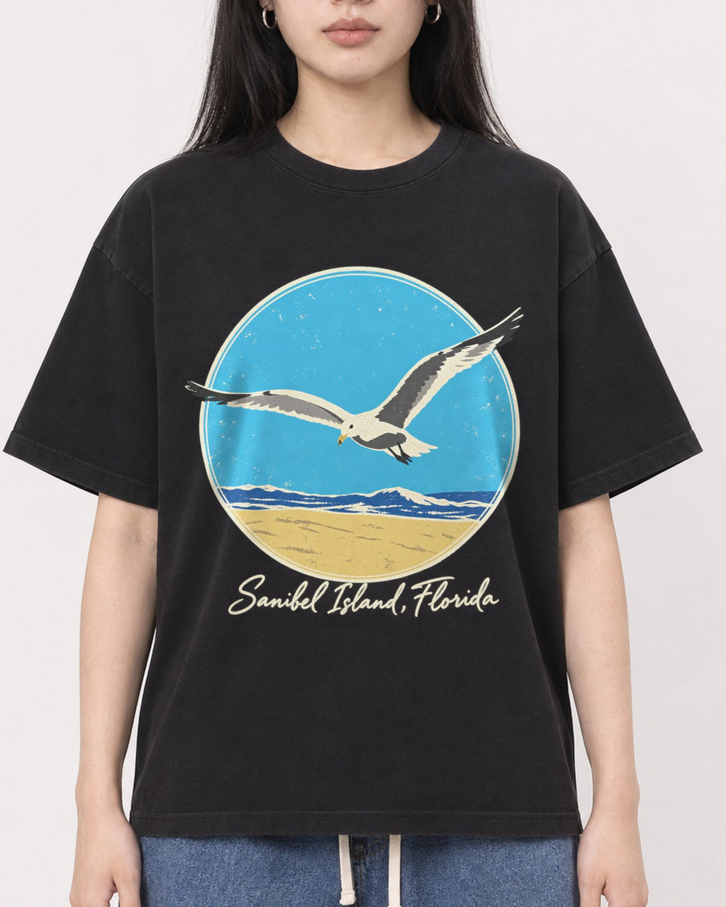 Mockup Boxy Heavyweight Tee Black female close-up 01