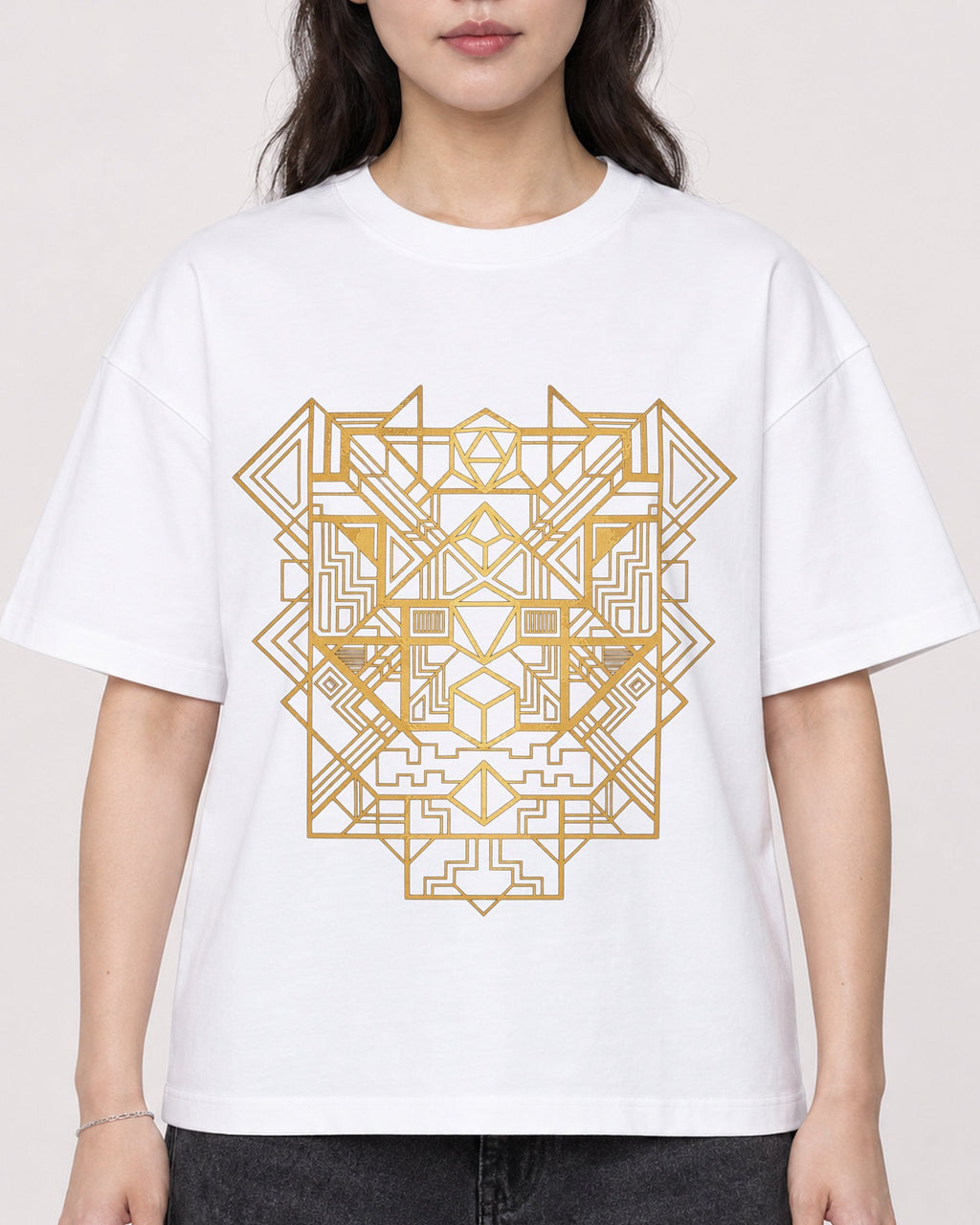 Mockup Boxy Heavyweight Tee White female close-up 03