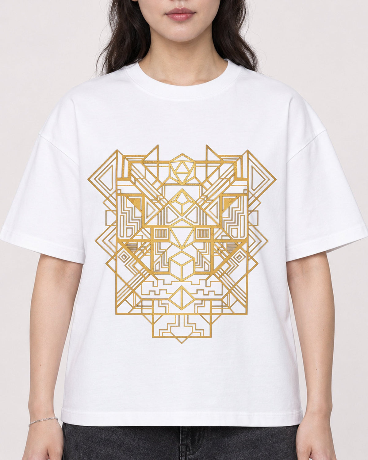 Mockup Boxy Heavyweight Tee White female close-up 03