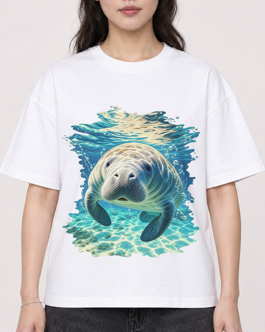 Mockup Boxy Heavyweight Tee White female close-up 03