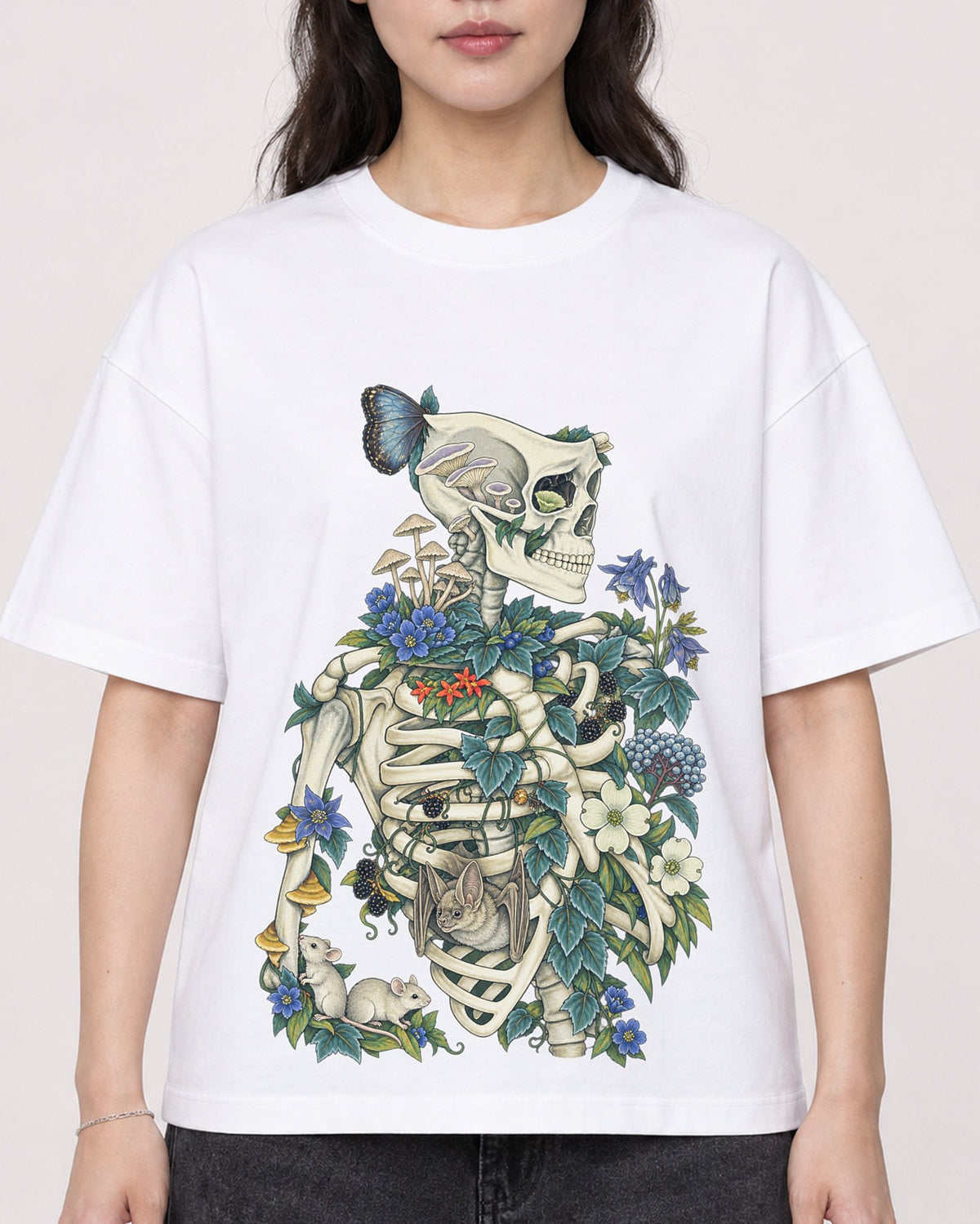 Mockup Boxy Heavyweight Tee White female close-up 03