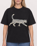 Mockup Boxy Heavyweight Tee Black female close-up 08