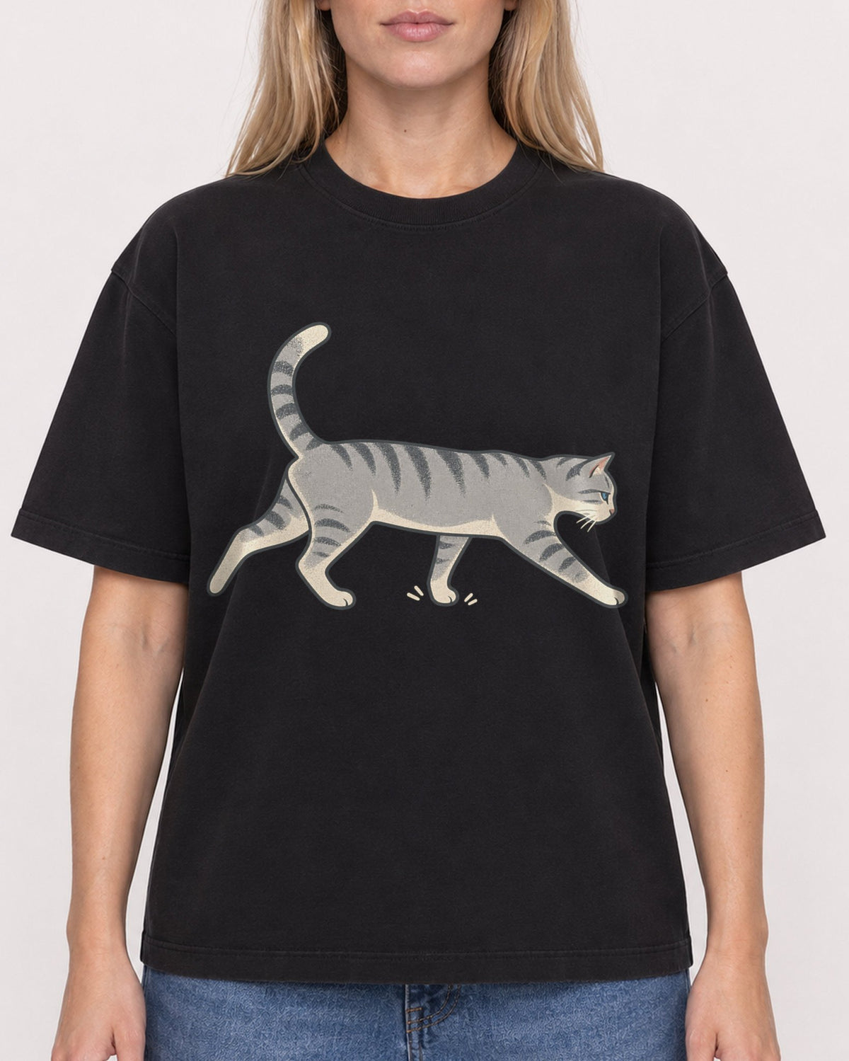 Mockup Boxy Heavyweight Tee Black female close-up 08