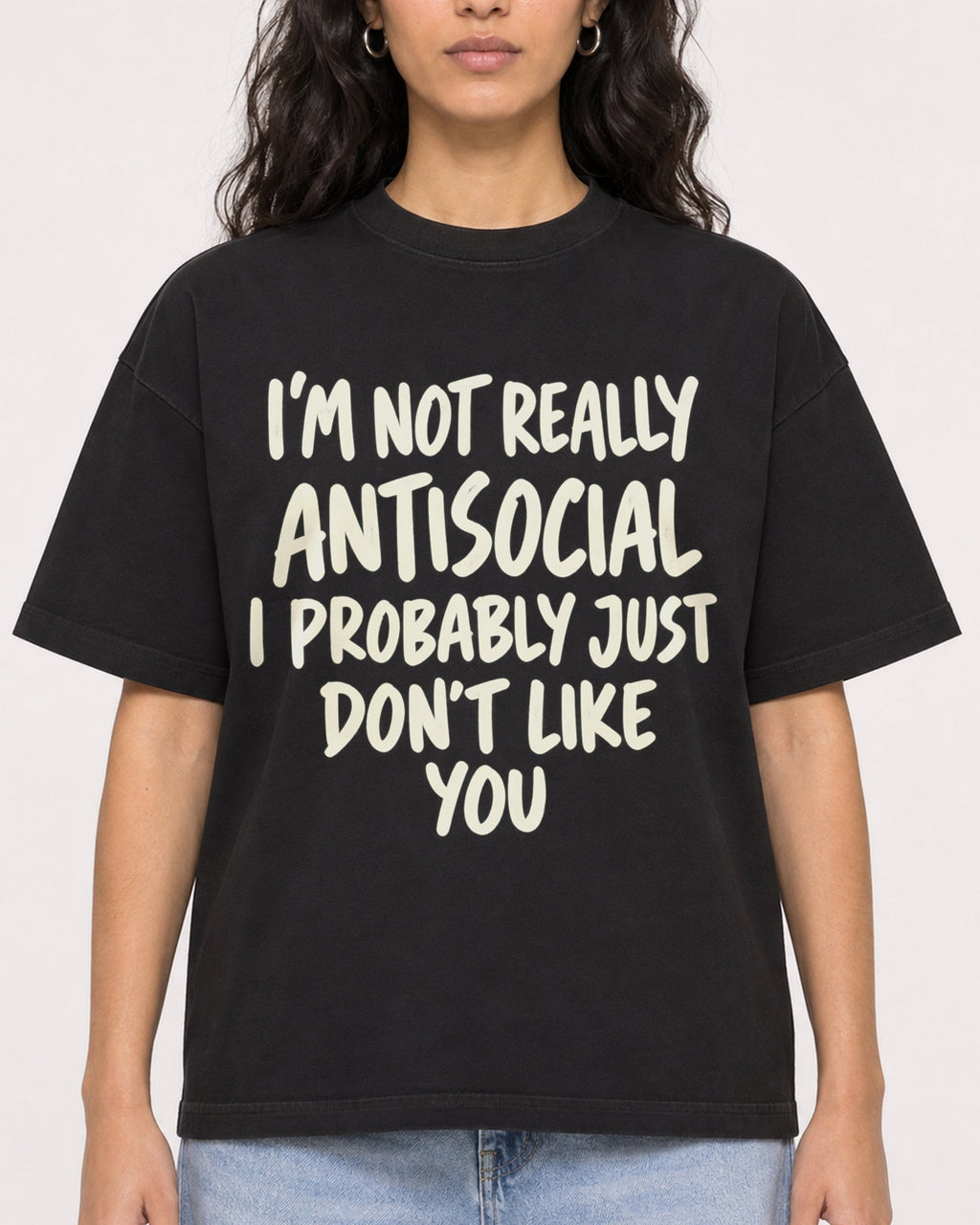 Mockup Boxy Heavyweight Tee Black female close-up 07