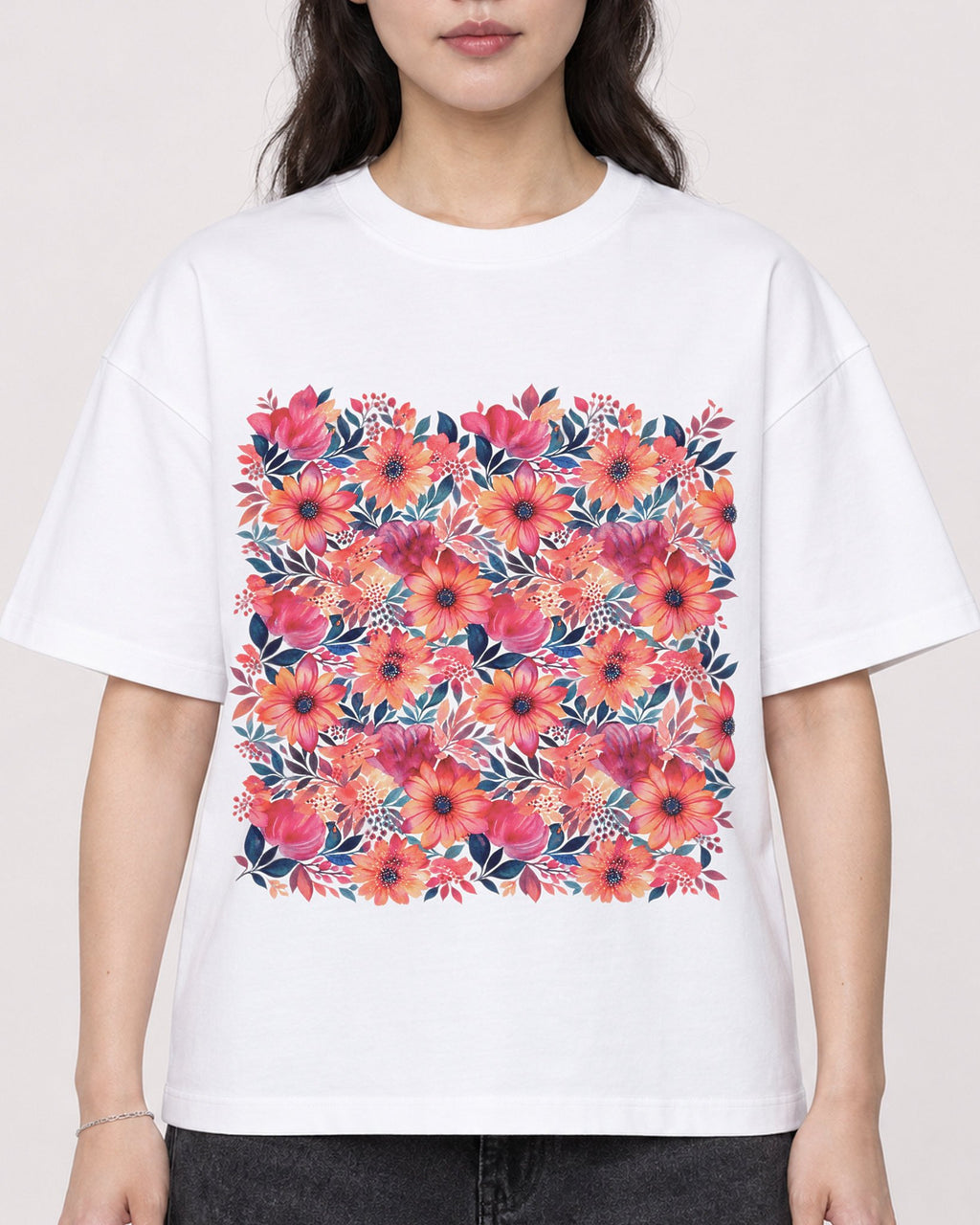 Mockup Boxy Heavyweight Tee White female close-up 03